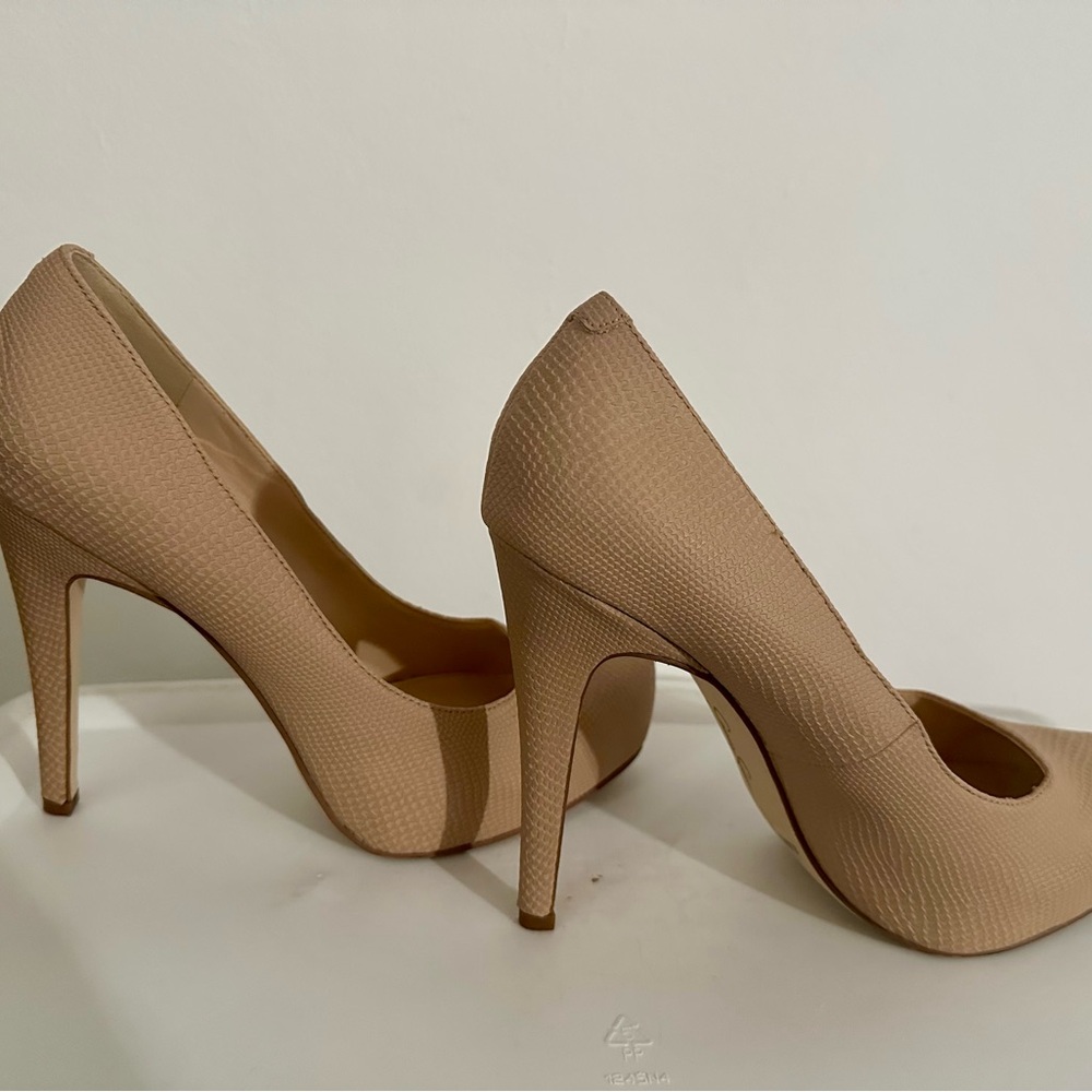 Jessica Simpson tan pumps heels